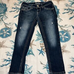Amethyst Womens Capri Sz 3 Low Rise Jeans Distressed Embroidery